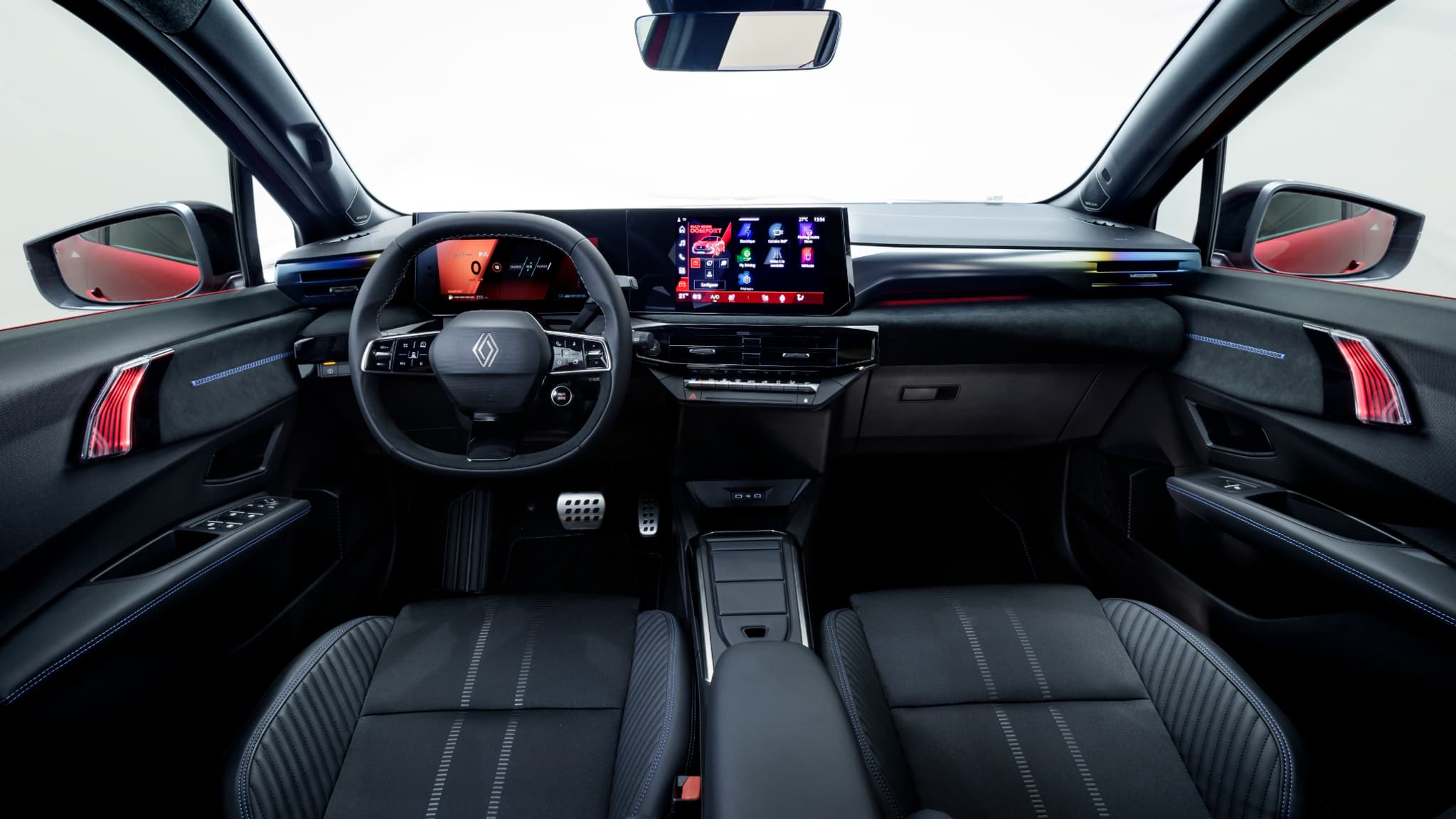 L'El interior toma el'Arquitectura global de los últimos R5 y R4 con la D combinada D'Pantallas de 10 pulgadas. The interior takes the global architecture of the last r5 and r4 with the combined d