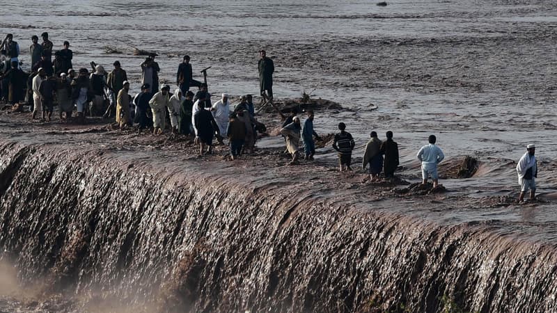 Des inondations ont fait au moins 55 ans morts au Pakistan.