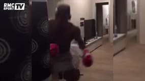 Quand Paul Pogba boxe un sac de frappe