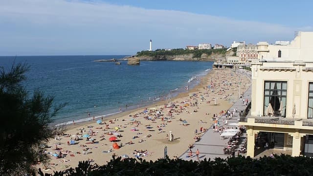 Vue de Biarritz, où la surtaxe devrait générer 1 million d'euros