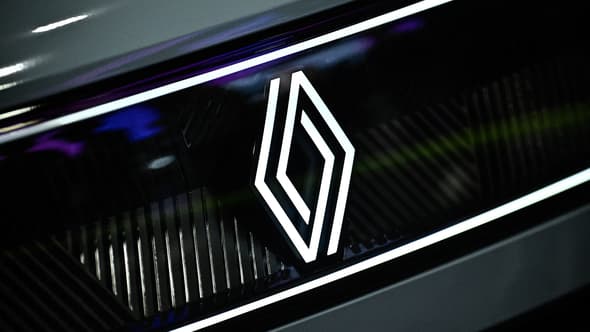 Le Logo Renault sur la R4 photographié au Mondial de l'automobile de Paris en octobre 2024.
