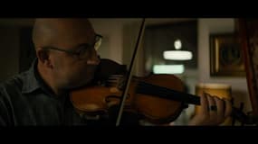 "La Mélodie", quand Kad Merad enseigne le violon à des acteurs amateurs