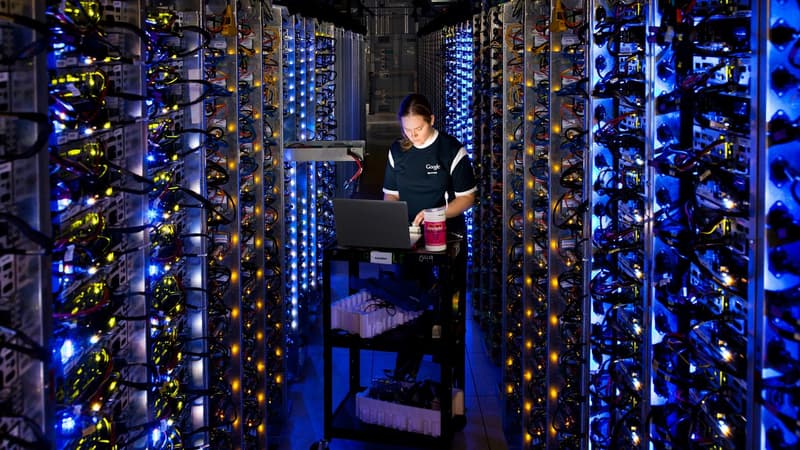 Google dispose d'une infrastructure informatique mondiale gigantesque formée de vastes datacenters dispersés sur trois continents : Amérique, Europe et Asie.