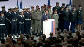 Emmanuel Macron à la base militaire de Toulouse ce jeudi.
