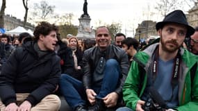 Yanis Varoufakis place de la République, à Paris, le 16 avril 2016.