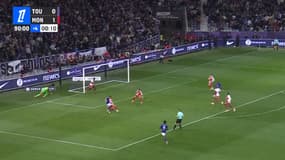 Radosław Majecki coupable d'une erreur lors de Toulouse-Monaco, le 7 mars 2025.