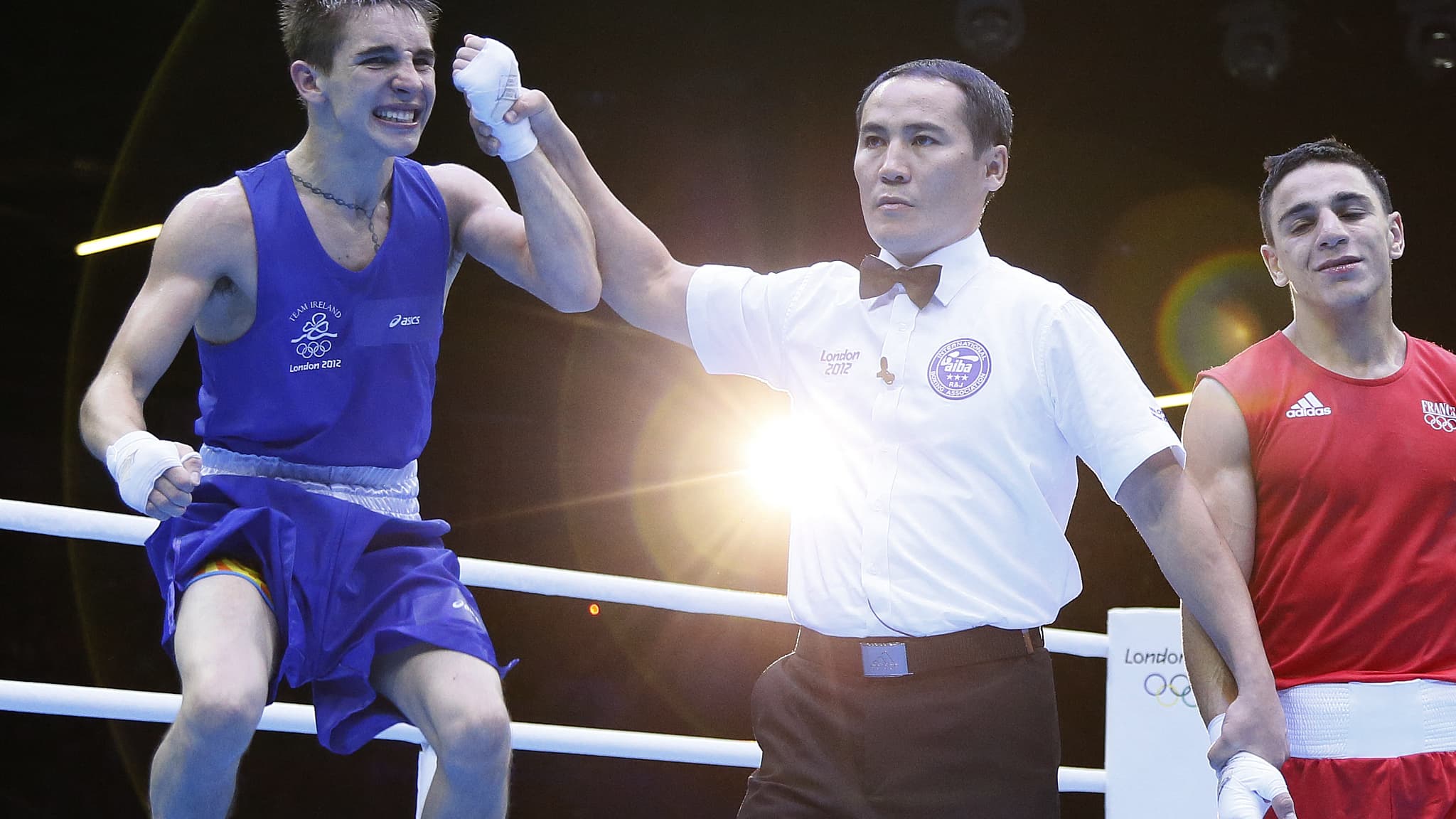 Nordine Ouvbaali (à droite) lors de sa défaite contre Michale Conlan en quart des JO 2012