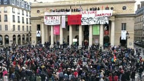 Des manifestants occupent le théâtre de l'Odéon depuis le 4 mars