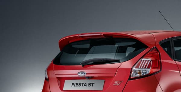 La Fiesta ST 5 portes conserve son moteur 4 cylindres 1,6 litre de 180 chevaux.