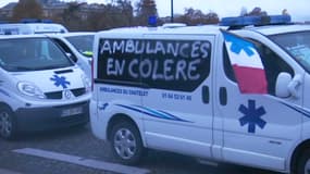 Les ambulanciers se sont donnés rendez-vous devant l'Assemblée nationale. 