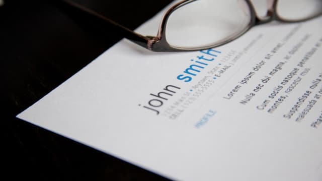 Les recruteurs recherchent des candidats qui les rassurent, pas qui les fassent rire.