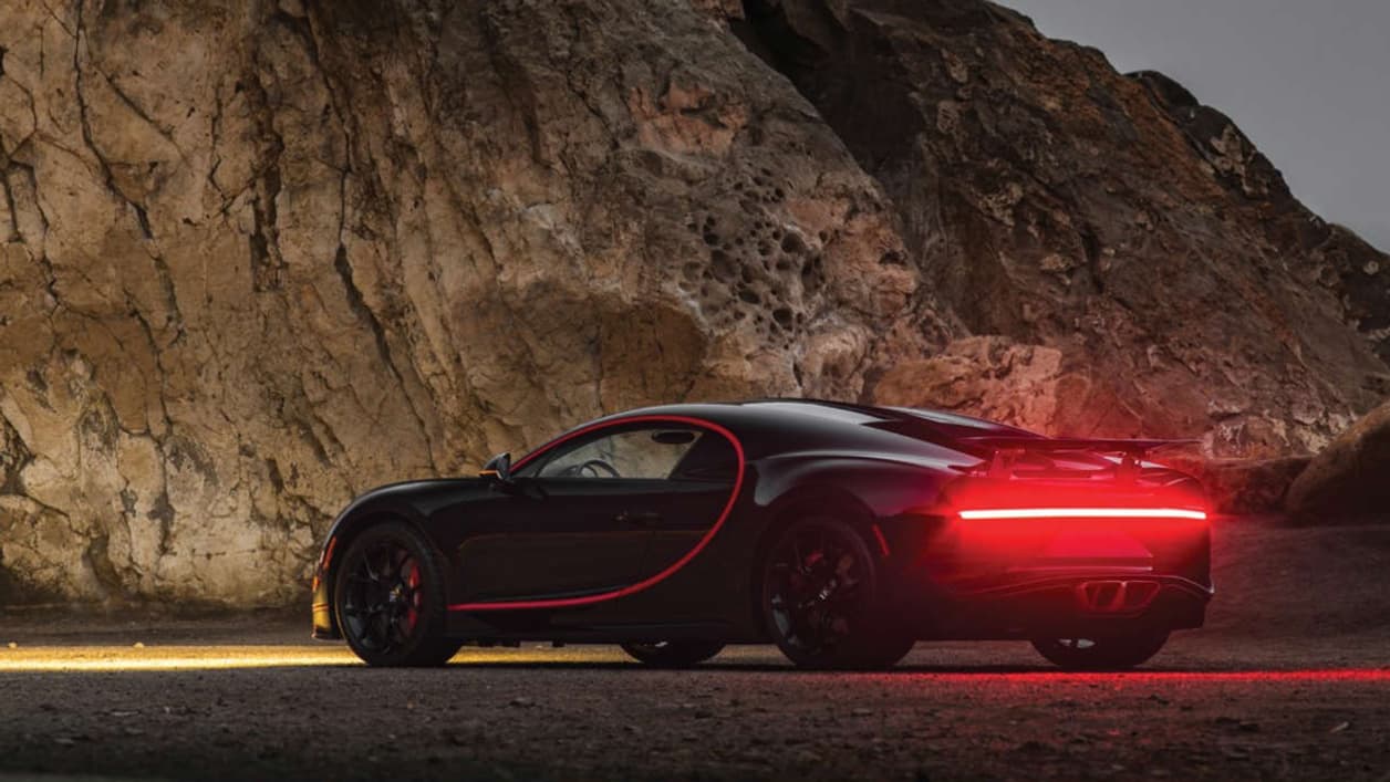 La Chiron reprend en partie le W16 8 litres de la Veyron, avec une puissance de 1500 chevaux.