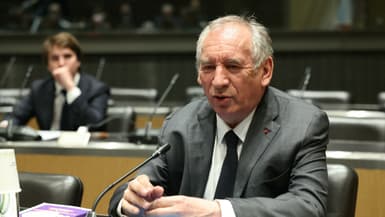 Le Premier ministre François Bayrou arrive à l'Assemblée nationale, à Paris, le 14 mai 2025, pour une audition devant une commission d'enquête parlementaire sur les allégations d'abus physiques et sexuels généralisés à l'école Notre-Dame de Bétharram, dans le sud-ouest de la France, entre les années 1970 et 1990