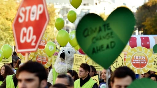 Marche en faveur d'engagements fermes contre le réchauffement climatique le 29 novembre 2015 à Madrid