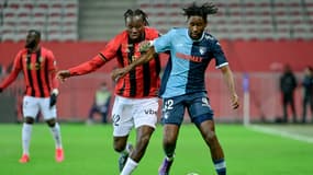 Le Niçois Yael Nandjou au duel avec le Havrais Timothée Pembélé, 14e journée de Ligue 1, 7 décembre 2024