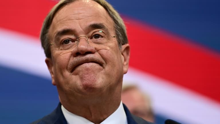 Le candidat de l'Union conservatrice (CDU) Armin Laschet, au siège du parti après la diffusion des estimations du résultat du vote aux législatives, à Berlin le 26 septembre 2021
