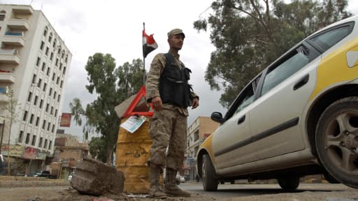Un soldat yémenite devant un check-point à Saana, la capitale, dimanche dernier.
