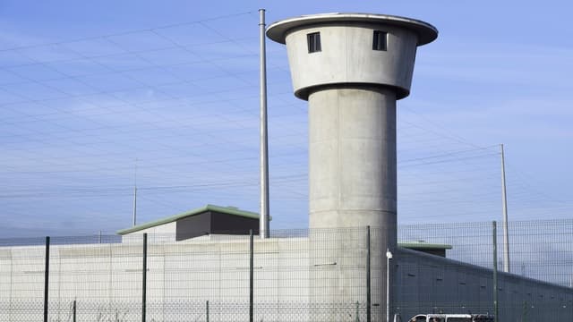 Une voiture de police devant la prison de Valence, le 27 novembre 2016.