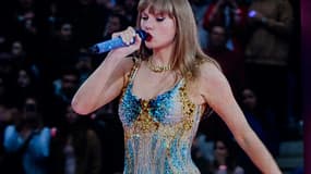 La chanteuse et compositrice américaine Taylor Swift sur la scène du Groupama Stadium à Lyon, lors de sa tournée Eras Tour, le 2 juin 2024