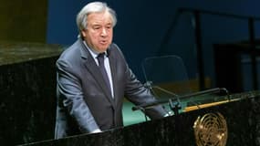 Le secrétaire général de l'ONU, Antonio Guterres, à la tribune de l'Assemblée générale des Nations unies, le 28 février 2022