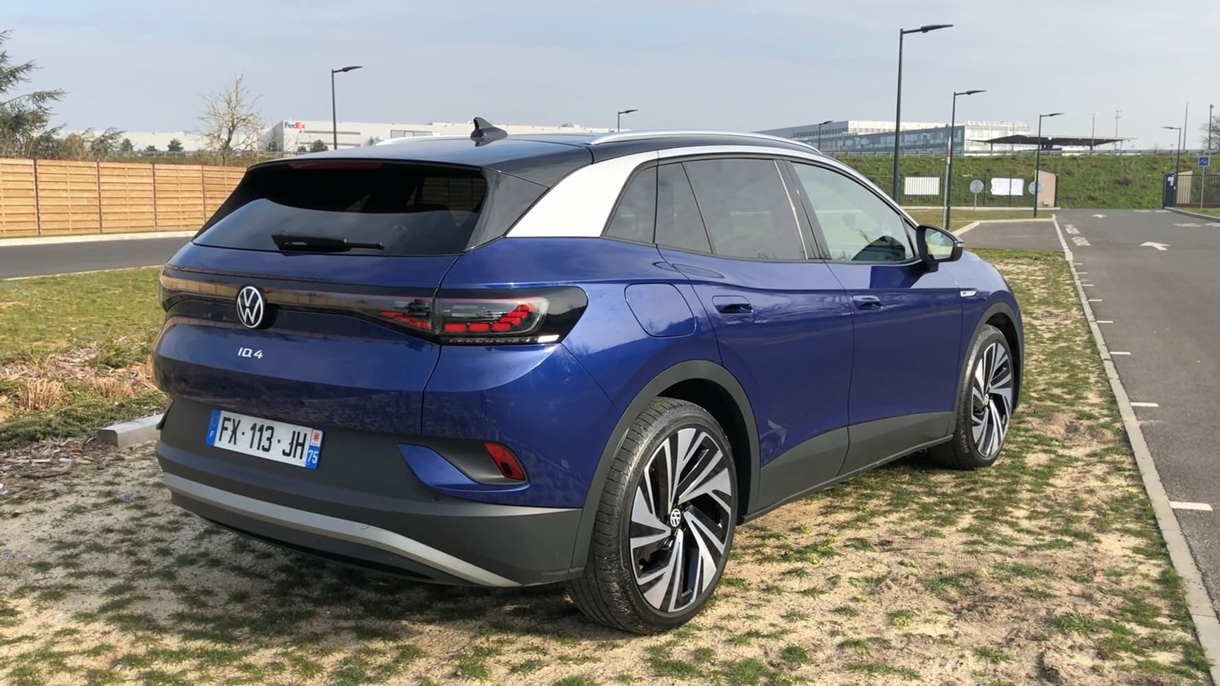 L'arrière de notre version d'essai propose une signature lumineuse très moderne sur les feux arrière. L'arrière de notre version d'essai propose une signature lumineuse très moderne sur les feux arrière.