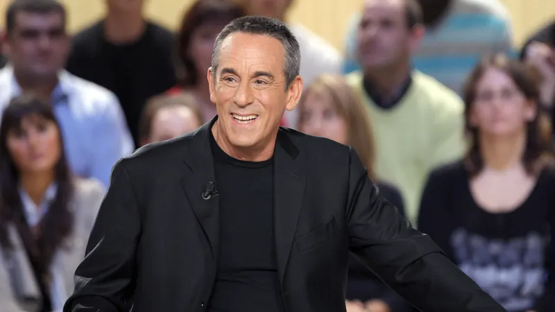 Thierry-Ardisson-sur-le-plateau-du-Grand-Journal-de-Canal-le-25-novembre-2009-2111286.webp