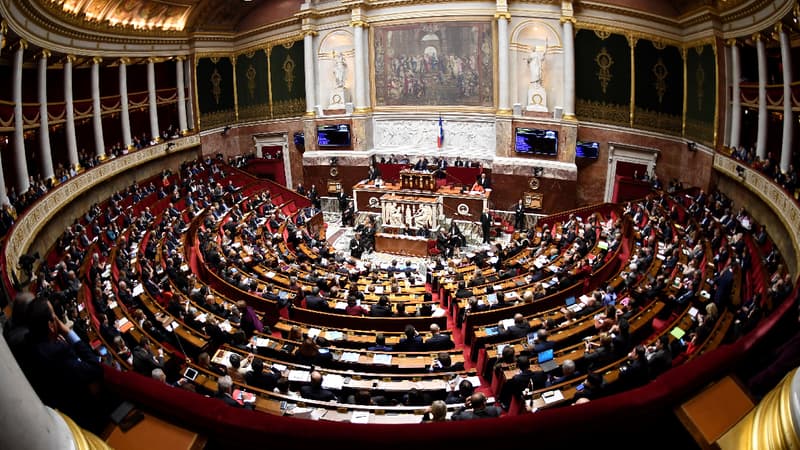 Les 577 députés du Palais Bourbon vont se doter de tablettes en 2018.