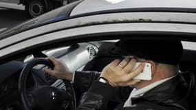 Plus de 7 Français sur 10 sont favorables au durcissement des sanctions sur le téléphone au volant.