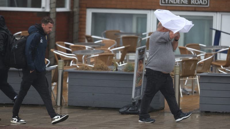 Vents violents, coupures d'électricité, pagaille dans les airs... Les images impressionnantes de la tempête Floris qui arrose l'Écosse et le nord du Royaume-Uni
