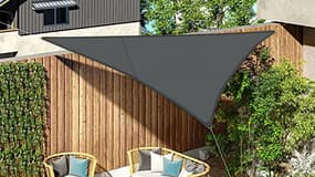 Vous rêvez de profiter de votre jardin malgré le soleil ? Cette voile d’ombrage est faite pour vous