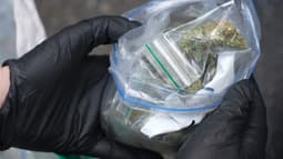 Des sachets de stupéfiants saisis dans la cité des Oliviers A à Marseille (Bouches-du-Rhône) le mardi 9 décembre 2025.