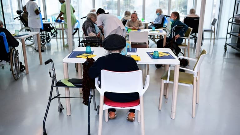Déjeuner dans un Ehpad parisien le 4 mars 2021