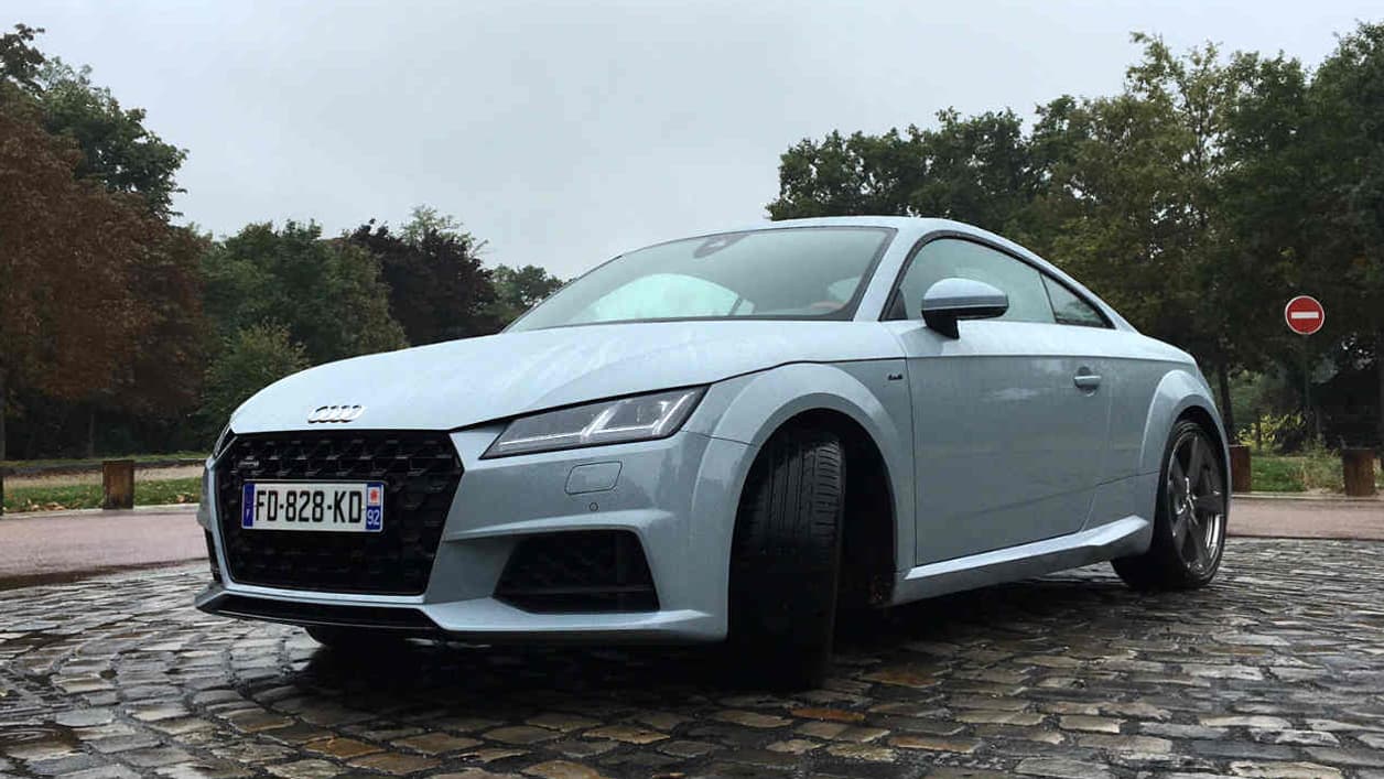 Look sportif, mais usage au quotidien, l'Audi TT et ses 4,19 mètres de long se faufile parfaitement dans la circulation urbaine. Même si sa destination rêvée, ce sont les petites routes de campagne.