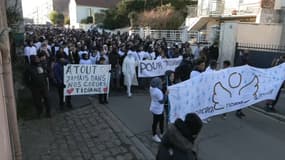 La marche blanche à Thiais en hommage à Tidiane, jeune adolescent tué lundi dernier près de son lycée.