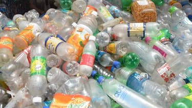Après le rejet du Sénat fin septembre, le gouvernement temporise sur la consigne des bouteilles en plastique en proposant des expérimentations à l'horizon 2023.