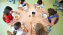 Repas à la cantine pour des élèves à Saint-Rémy-de-Province, le 23 juin 2022 dans les Bouches-du-Rhône