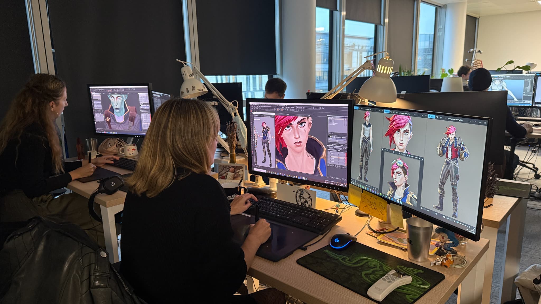 Dans les bureaux de Fortiche, on finit de préparer la 2e saison d'Arcane, la série adaptée de l'univers de League of Legends
