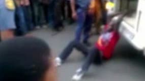 Un extrait d'une vidéo amateur de la terrible scène, en pleine rue.