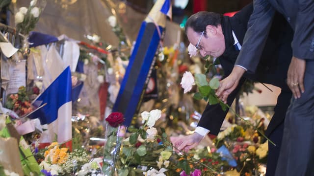 François Hollande s'est recueilli devant le Bataclan le 29 novembre 2015.