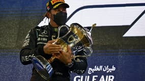 Le pilote britannique Lewis Hamilton, vainqueur du Grand Prix de Bahreïn, le 28 mars 2021 sur le circuit international de Sakhir