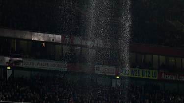 De grosses fuites dans le toit de l'Emirates Stadium