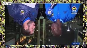 Moussa Sow la tête en bas pour une interview