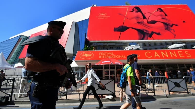 Un policier devant le Palais des Festivals de Cannes (photo d'illustration).