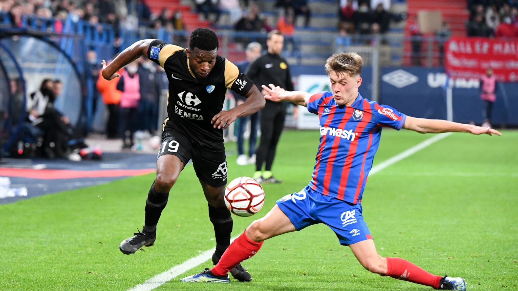 Johann Lepenant (à droite) lors de Caen-Grenoble, le 30 octobre 2021 
