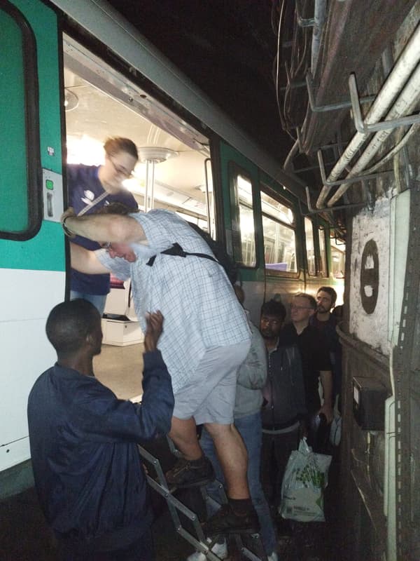 La ligne de métro 13 évacuée au milieu de la voie, 27/07/2024