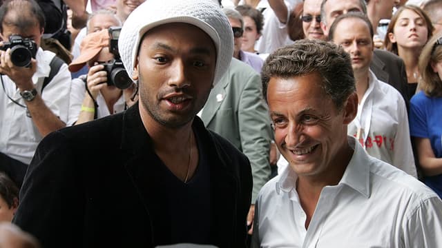 Le rappeur Doc Gynéco, en 2006, pendant la campagne présidentielle, aux côté du candidat Nicolas Sarkozy.