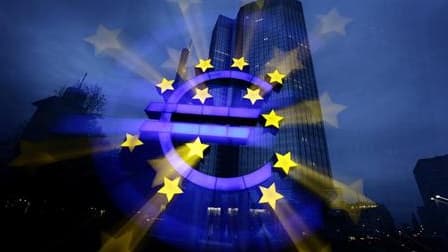 A l'issue d'une réunion du conseil des gouverneurs consacrée à la crise de la dette qui secoue la zone euro, la Banque centrale européenne a annoncé qu'elle allait "mettre en oeuvre activement" son programme de rachat d'obligations. /Photo prise le 5 avri