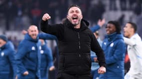 Roberto De Zerbi exulte après la victoire de l'OM face à Lyon (3-2, L1), le 2 février 2025