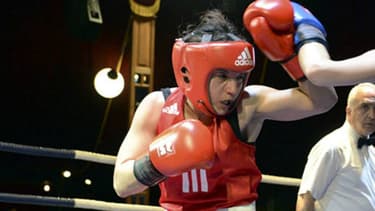 Sarah Ourahmoune, médaillée d'argent aux JO de Rio, fait monter les salariés sur le ring pendant la pause déjeuner.