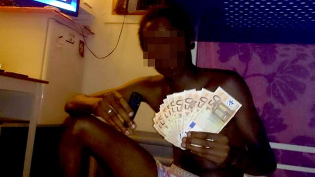 Un détenu de la prison des Baumettes s'affiche avec une liasse de billets, sur Facebook.